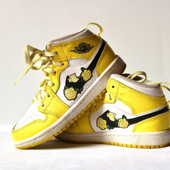 NIKE Air Jordan 1 Mid SE Rose Patch Dynamic Yellow 11C Youth Kids Girls - Picture 1 of 12